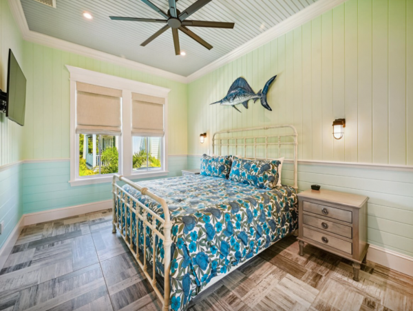 Duplex off Gulf Drive and 76th within walking distance to the beach